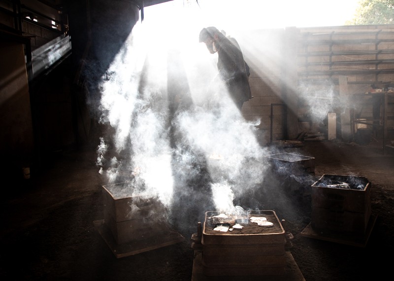 Scott Eady pouring aluminium | Issue 274 